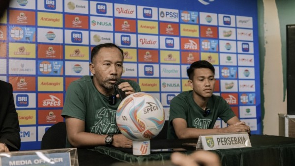 Pelatih Caretaker Persebaya Uston Nawawi