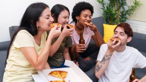 Para peneliti menekankan pentingnya platform digital menyediakan makanan yang lebih sehat, terutama di tengah tingginya angka penyakit kronis seperti obesitas, diabetes, dan penyakit jantung.