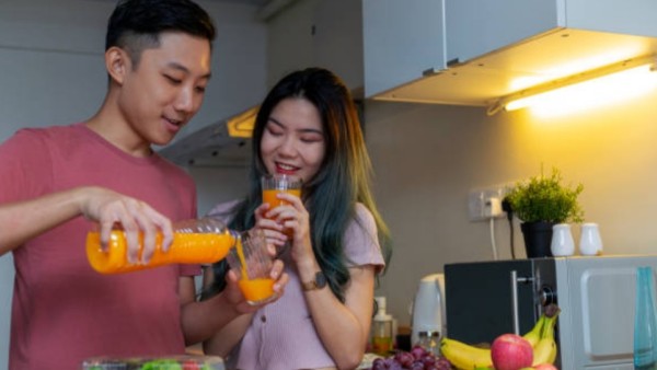 Penemunya adalah Dr. Hariom Yadav dari University of South Florida. Ia dan timnya meracik minuman ‘koktail’ berisi berbagai jenis probiotik untuk menyehatkan usus, yang ternyata punya hubungan sangat erat dengan kesehatan otak.