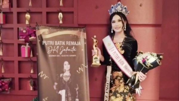 Tarina Putri Rahayu, Siswi SMAN 90 Jakarta, Dinobatkan Sebagai Putri Batik Remaja Indonesia 2025.