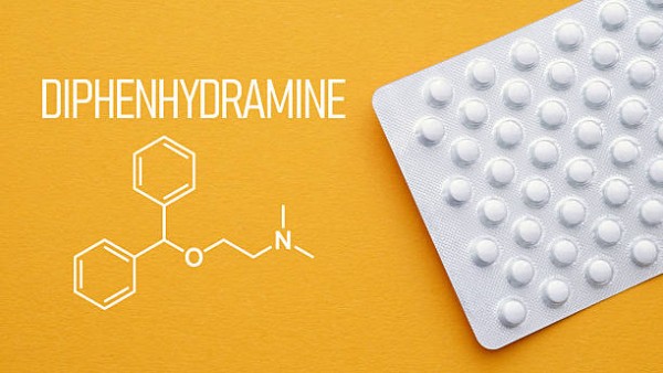 Ilustrasi pil diphenhydramine atau obat antihistamin yang umum digunakan untuk mengatasi alergi. Obat ini menjadi sorotan setelah tiga anak di Connecticut dilaporkan meninggal akibat dugaan overdosis.