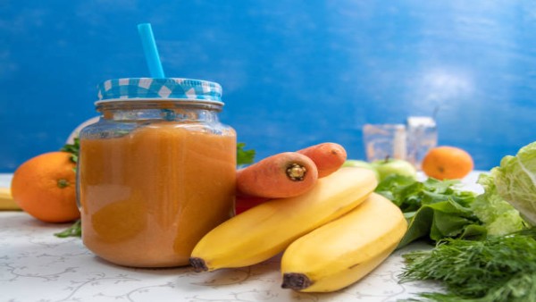 Smoothie dengan campuran buah, sayuran, protein, dan bahan kaya serat dapat menjadi pilihan sarapan atau camilan dalam pola makan sehat.